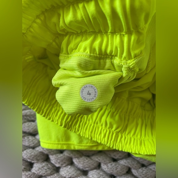 Lululemon Hotty Hot Short II 4 - Picture 5 of 5